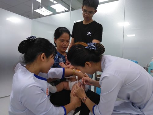 ‘Lá chắn’ vắc-xin phòng bệnh não mô cầu