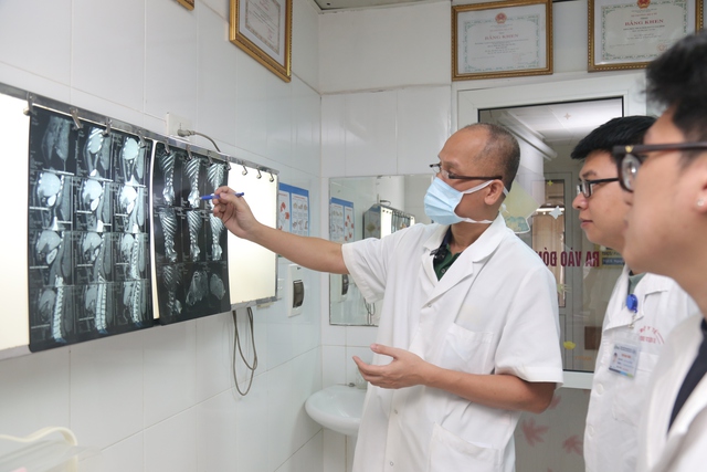 Cắt bỏ khối u khổng lồ 23kg ở ngực và lưng cho người bệnh