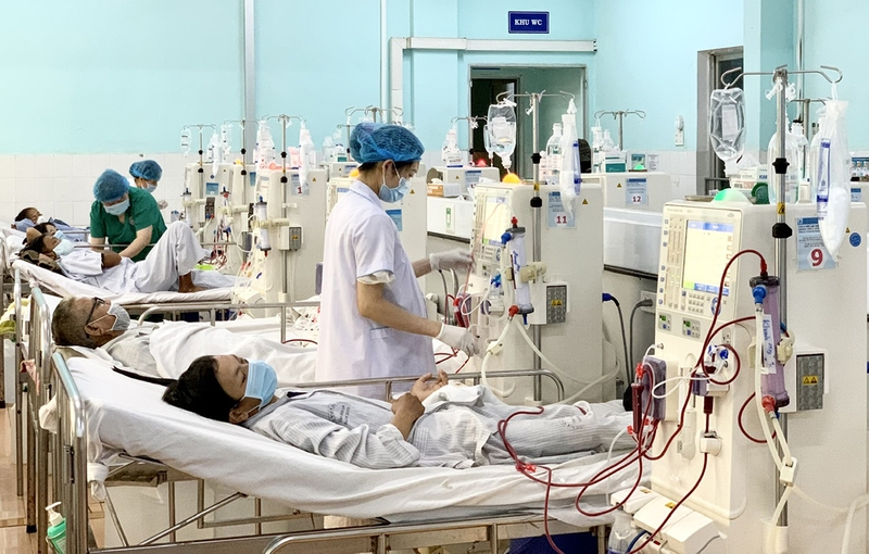 Suy thận cấp vì uống cỏ mực chữa bệnh, uống thuốc trắng da không rõ nguồn gốc