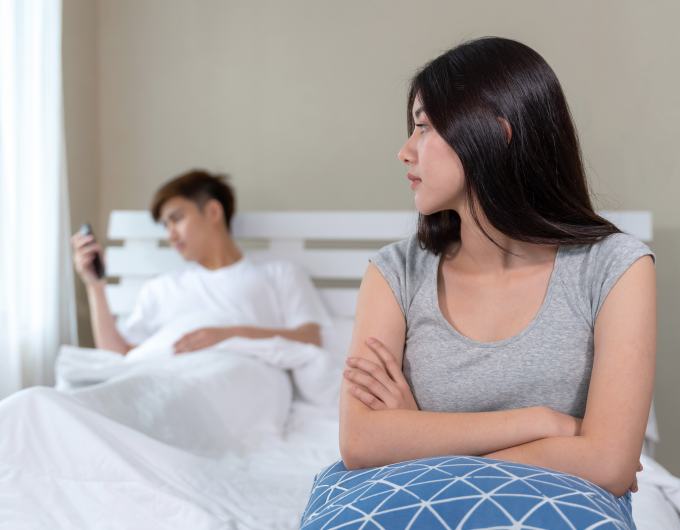 Thức khuya, lỡ giấc gây mất ngủ nên làm gì?