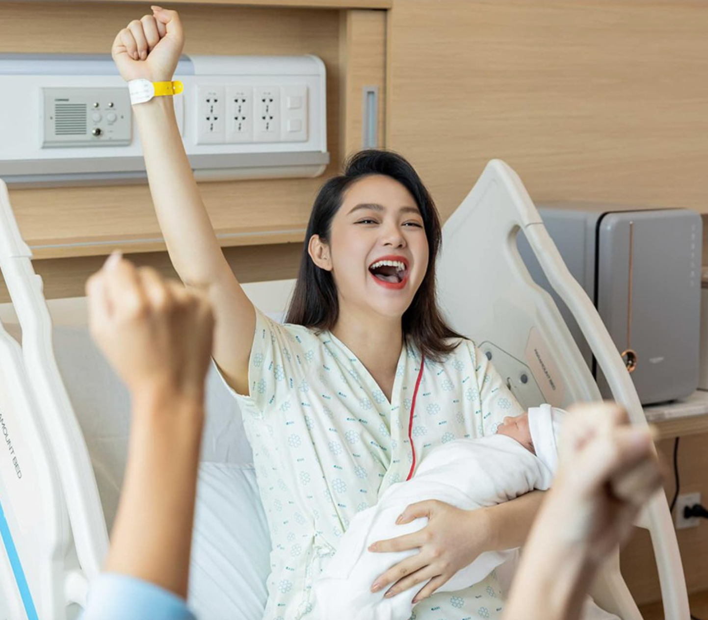 Minh Hằng duy trì cho con bú bằng sữa mẹ