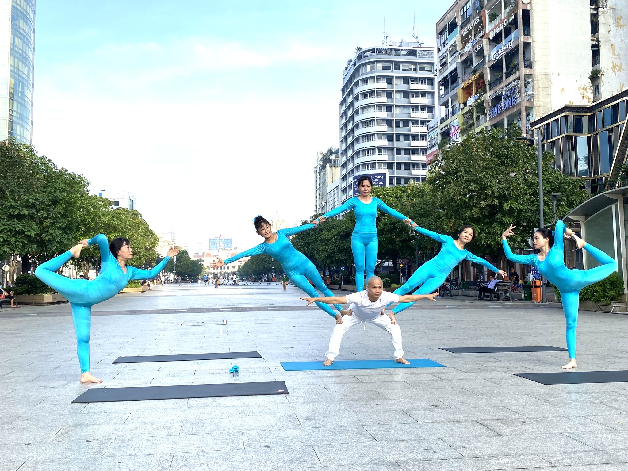 Tuyệt vời nhóm thể dục nghệ thuật trên phố đi bộ TP.HCM