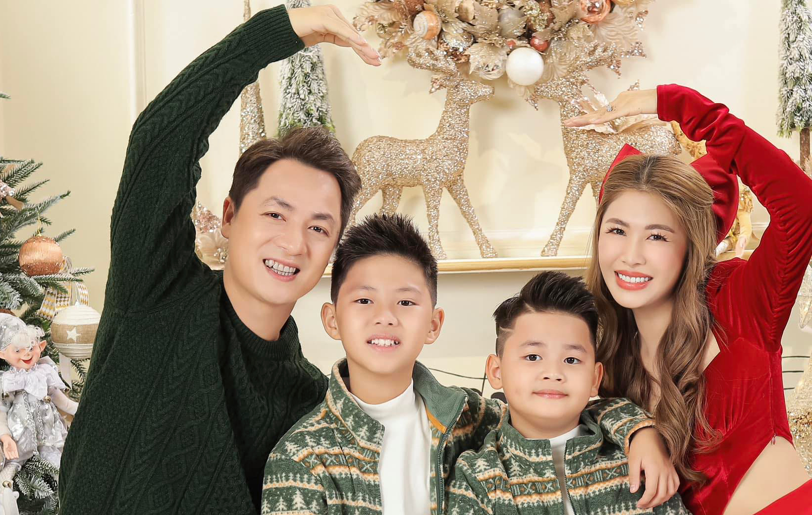 Ca sĩ Đăng Khôi ngừng hát 10 năm để chữa thính giác, chăm sóc 2 người mẹ bị ung thư