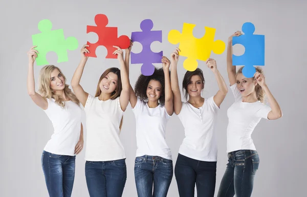 Năm mới trở thành ‘tảng đá vững chãi’, dẹp tranh cãi, chê bai