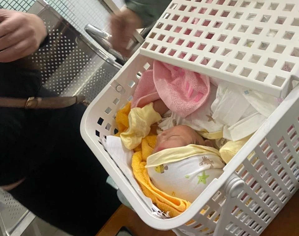 Cổ tích giữa đời thường: bé sơ sinh bỏ rơi bên đường ở Thủ Đức được nhận nuôi