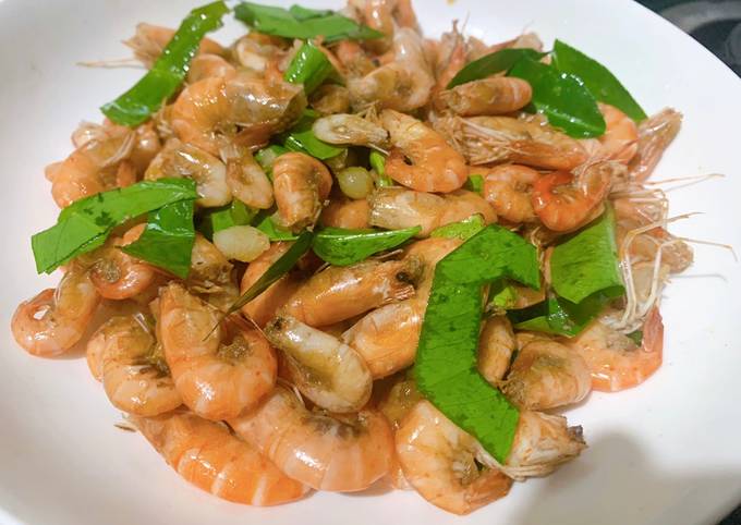 Tôm đồng, hành tây, hẹ, hạt óc chó: 4 thực phẩm giúp tăng cường sinh lý quý ông