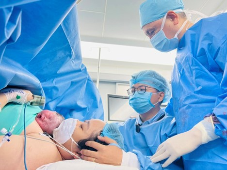 Em bé thứ 2 được thông tim xuyên bào thai thành công