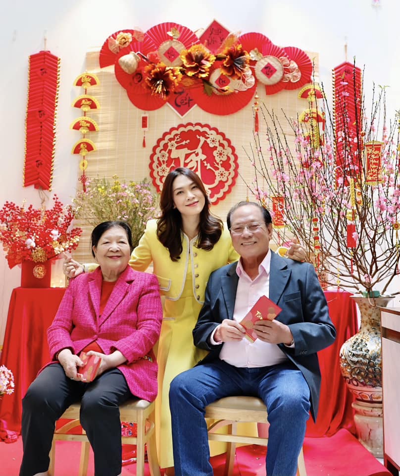 Mỹ Tâm: Hạnh phúc lớn nhất trong mùa xuân là thấy cha mẹ khỏe mạnh