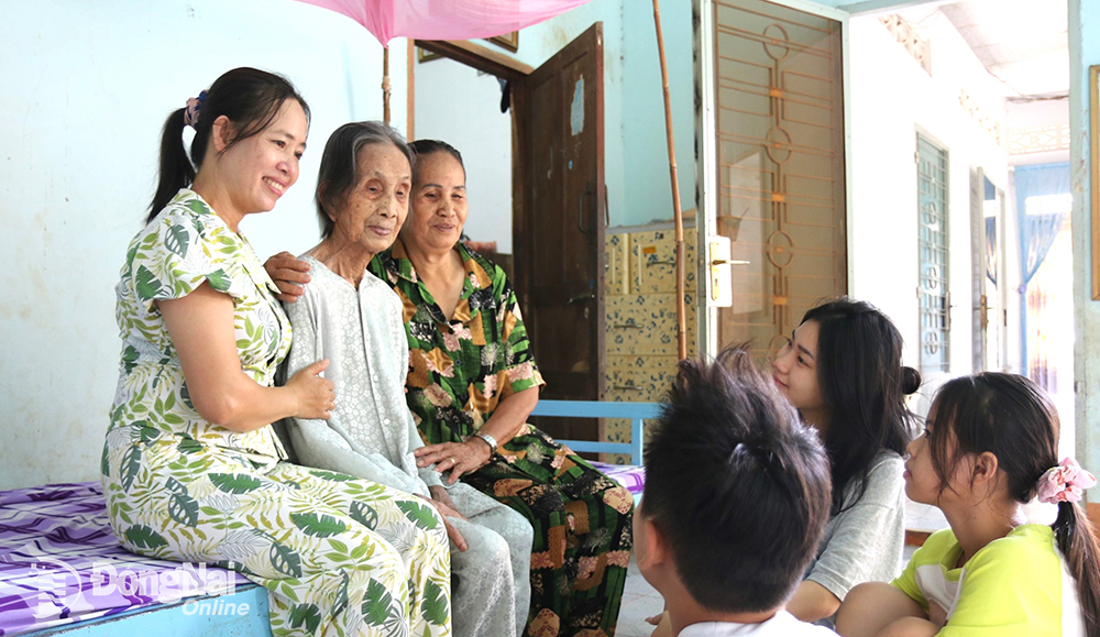 Người cao tuổi nhất thế giới: cụ Trịnh Thị Khơng 119 tuổi, có 150 con, cháu, chắt, chút, chít