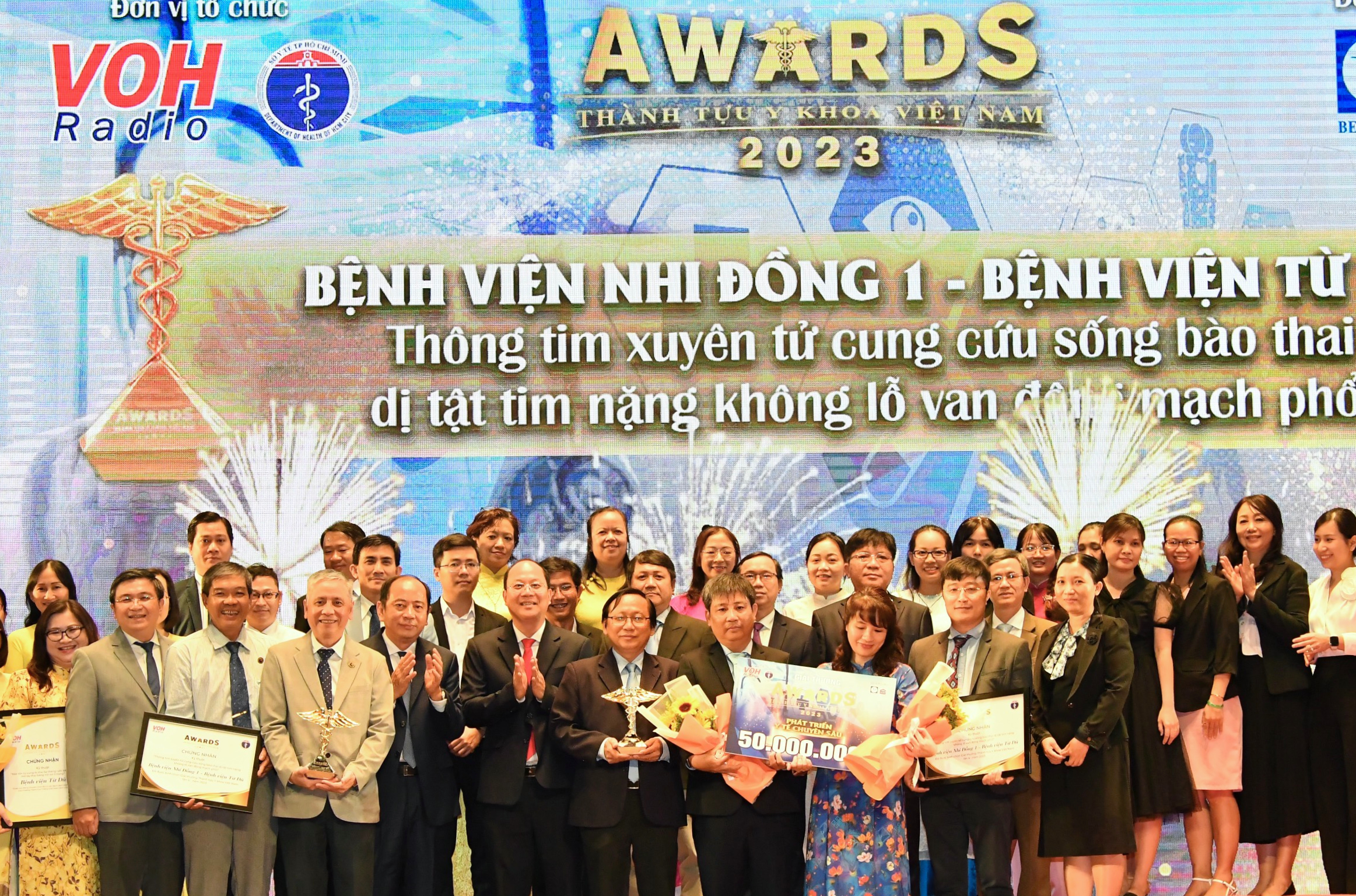 Vinh danh 12 thành tựu y khoa Việt Nam vì sức khỏe cộng đồng năm 2023