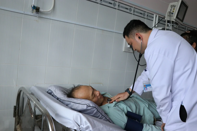 Cứu sống người đàn ông bị nhồi máu cơ tim, ngưng tim 90 phút