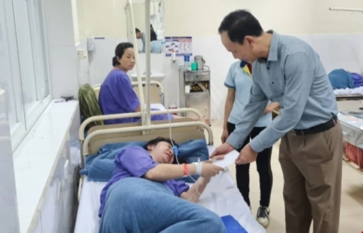 Quảng Ninh: 57 công nhân nhập viện nghi ngộ độc khí