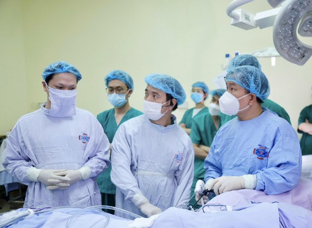 Lần đầu tiên Bệnh viện K nội soi 1 lỗ cắt tuyến vú điều trị ung thư kết hợp tạo hình thẩm mỹ