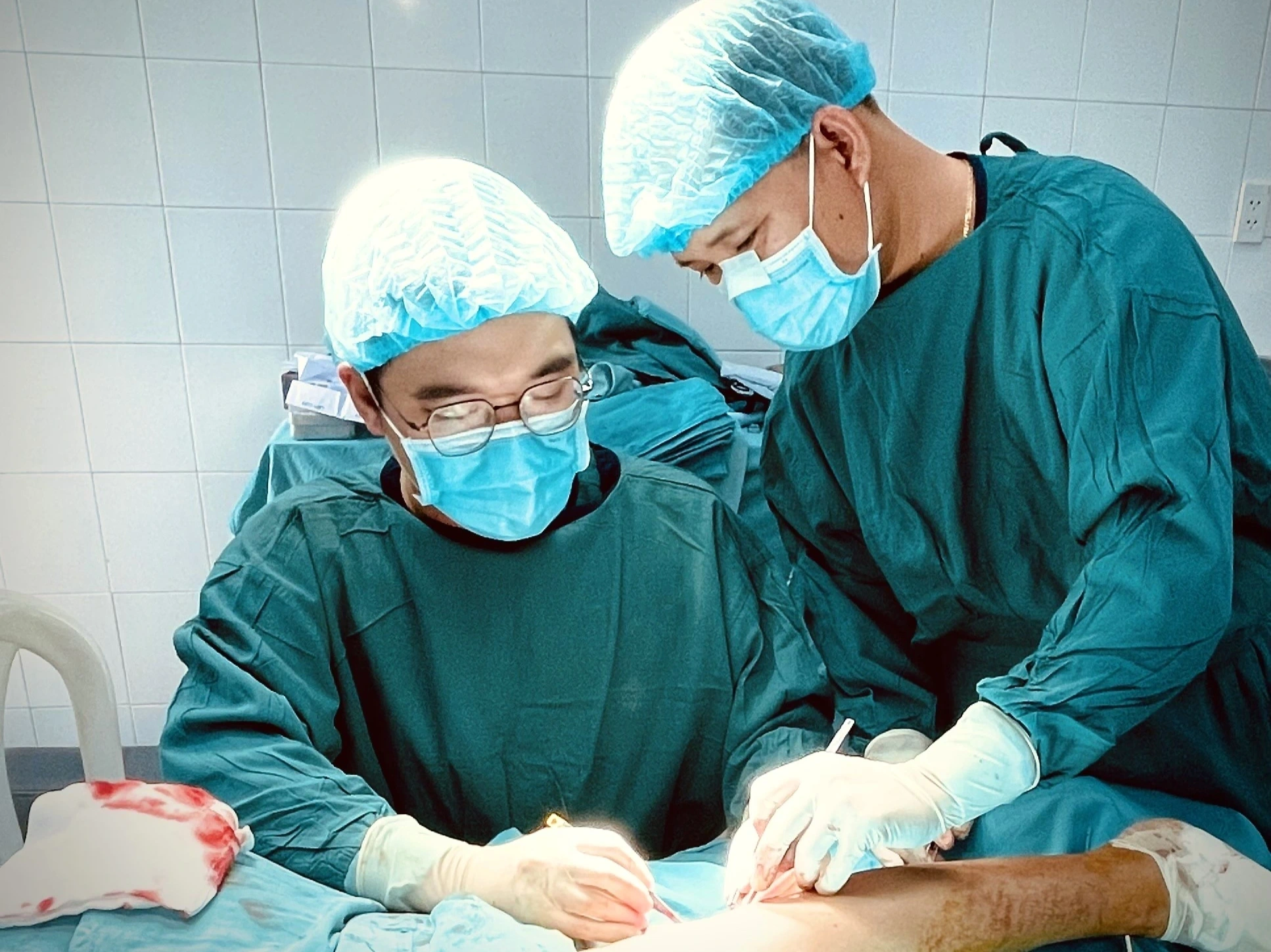 Giải phẫu thành công ca bệnh tắc mạch chi dưới sau tai nạn