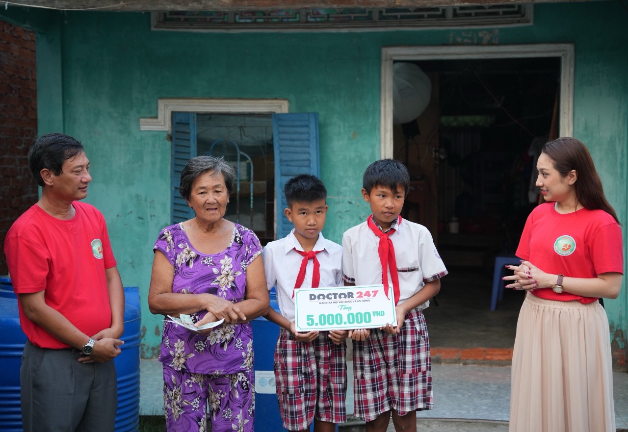 Red Communications và mạng xã hội Doctor247 ủng hộ chương trình Cuộc gọi khẩn cấp 19001972