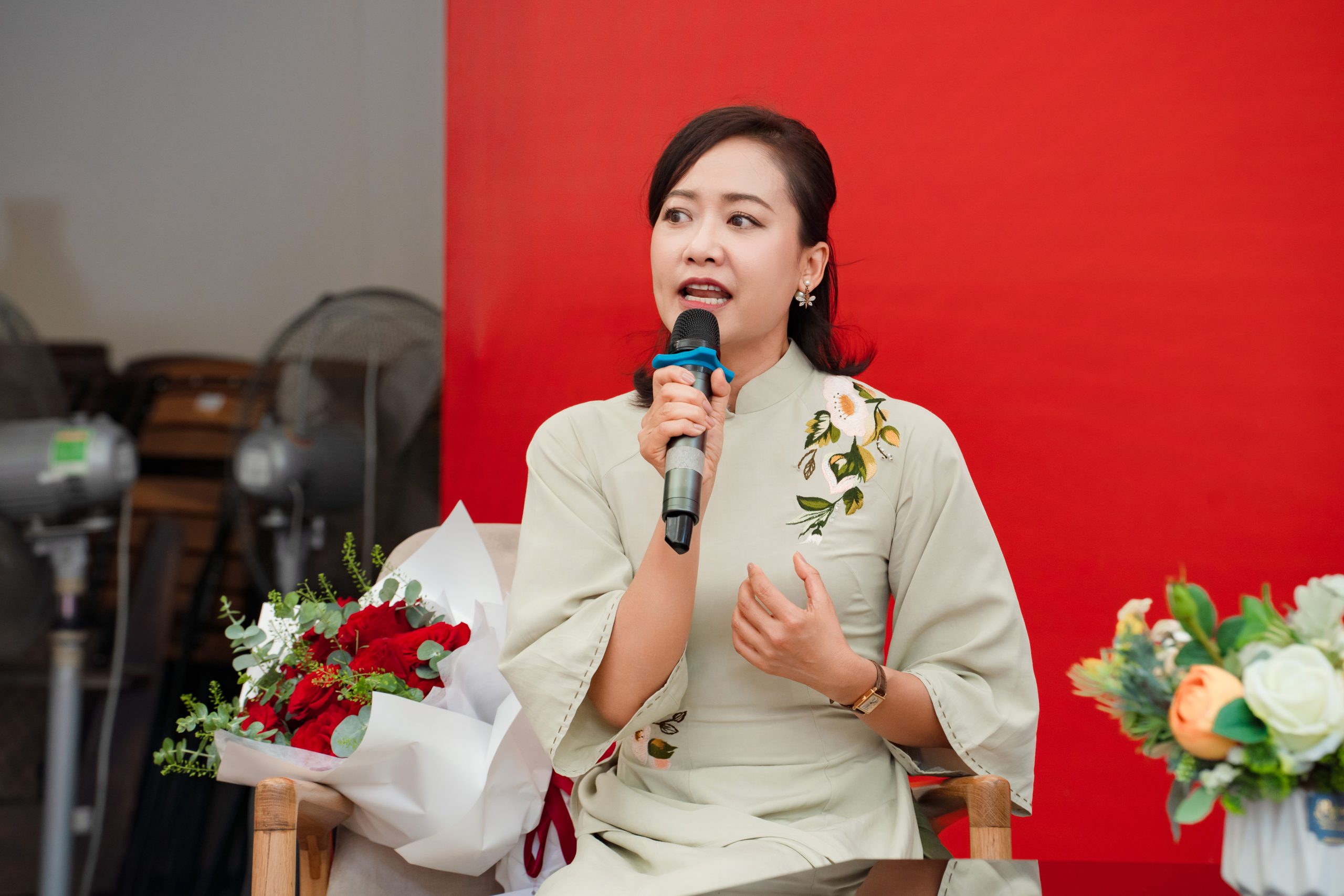 Diễn viên Hồng Ánh: Càng bận việc, càng phải chăm sóc ‘sức khoẻ trái tim’