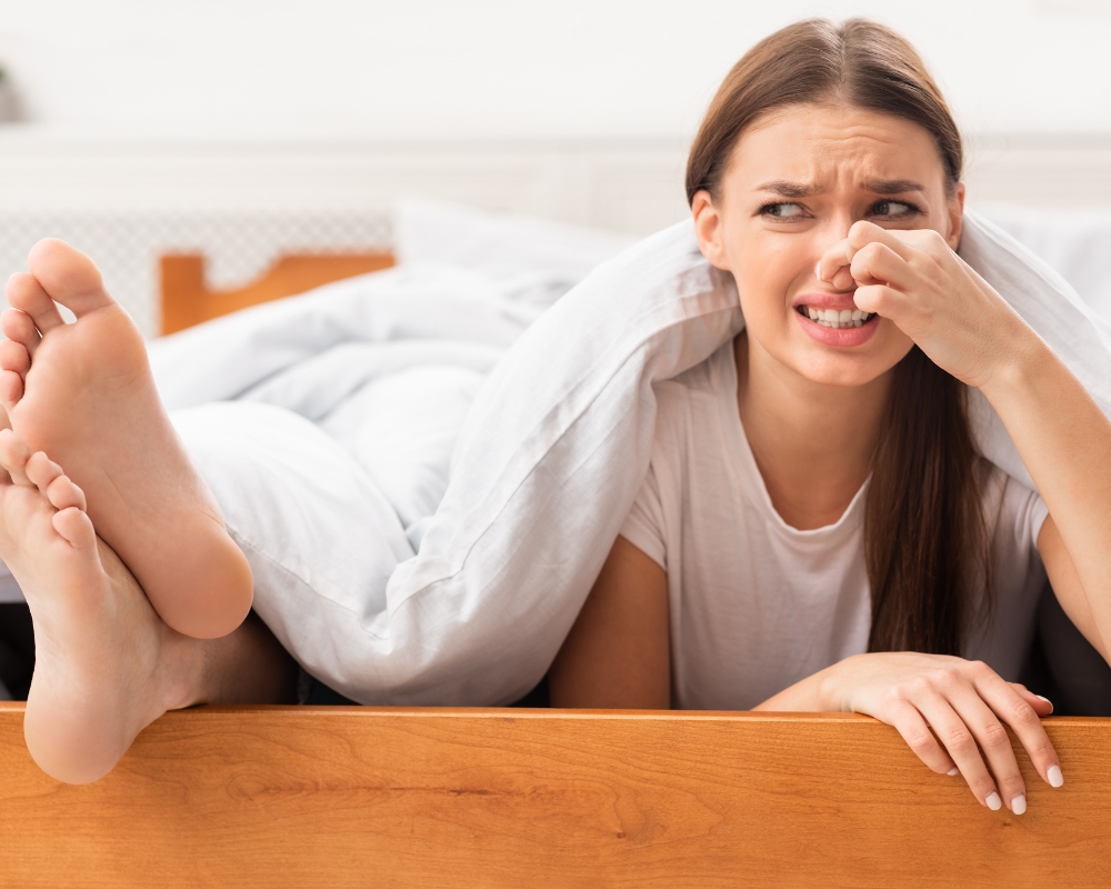 Tại sao chân của bạn lại bốc mùi?