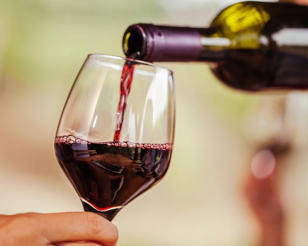 Lợi ích của rượu vang và những ai không nên dùng chúng