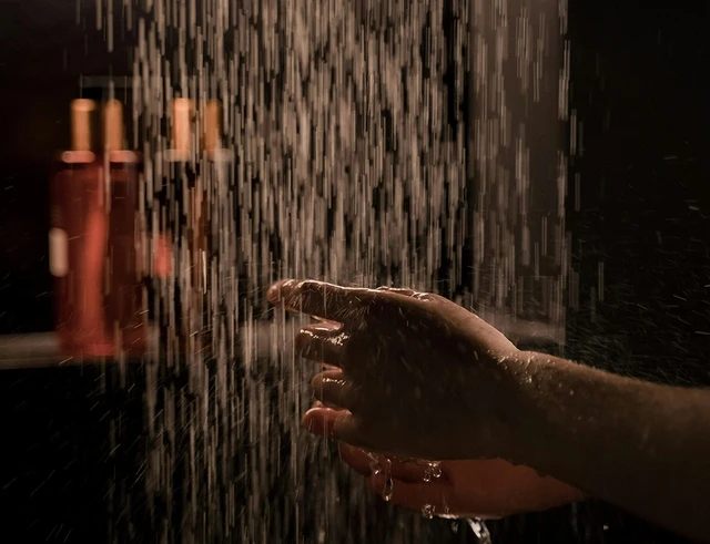 Tắm nhiều lần trong ngày có tốt và khử được mồ hôi?