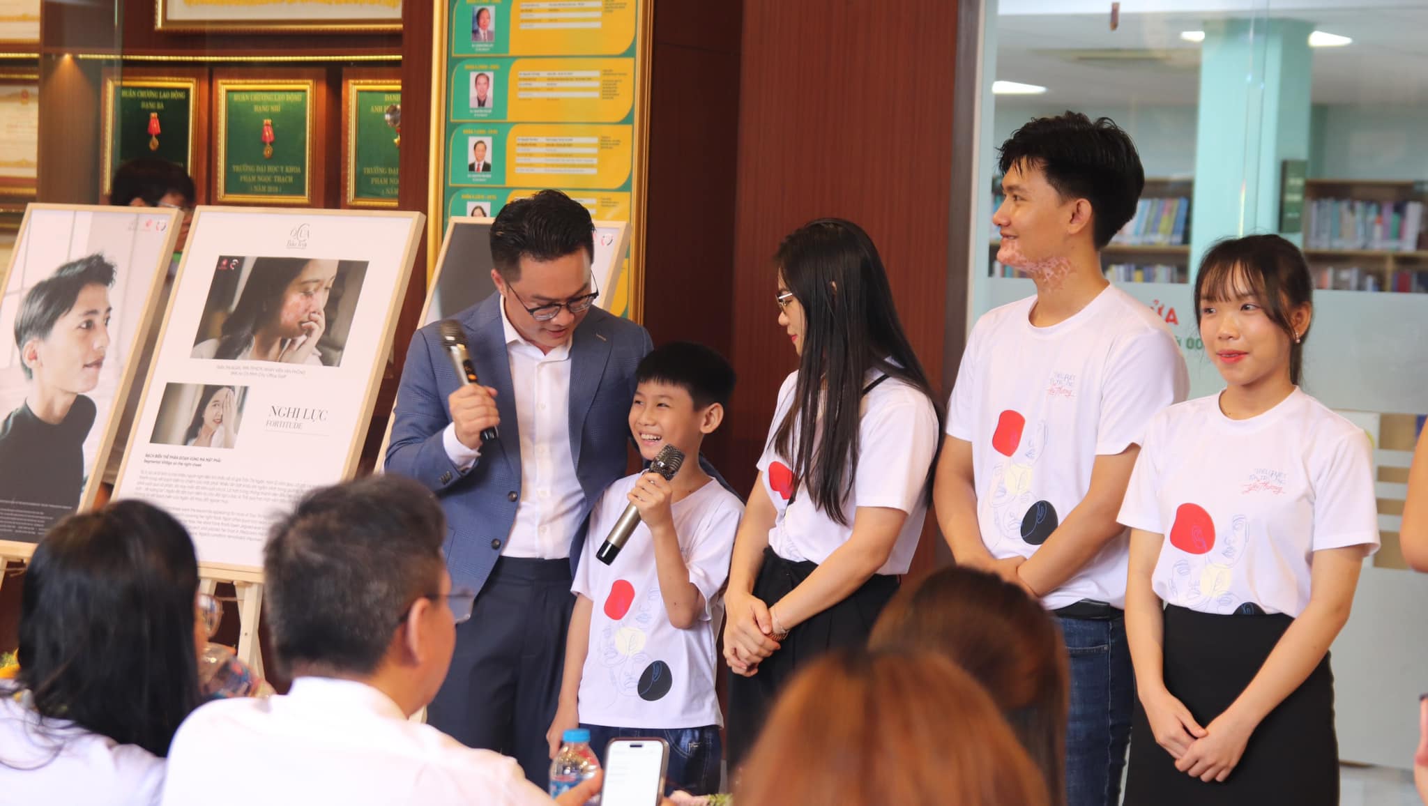 Ngày Bạch biến thế giới 25/6: triển lãm ảnh nâng cao ý thức cộng đồng về bệnh bạch biến