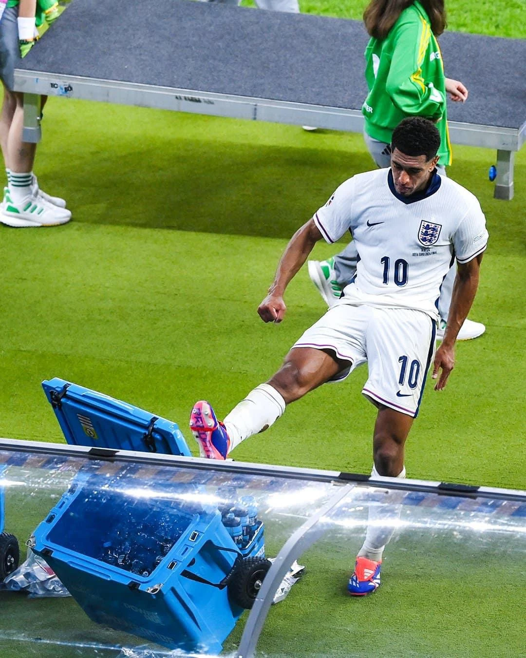 Cách tiếp thêm năng lượng khi bạn cảm thấy cạn kiệt cảm xúc