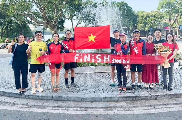 Cô giáo chạy bộ xuyên Việt tiếp sức ‘những trái tim yếu ớt’