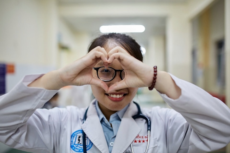 Vì sao nhân viên y tế cần chú trọng đến sức khỏe tinh thần?