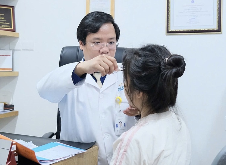 Tự nặn mụn, cô gái suýt hoại tử mặt