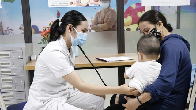 TP.HCM đảm bảo đủ thuốc điều trị sởi, 100% trẻ sẽ được tiêm vaccine phòng bệnh