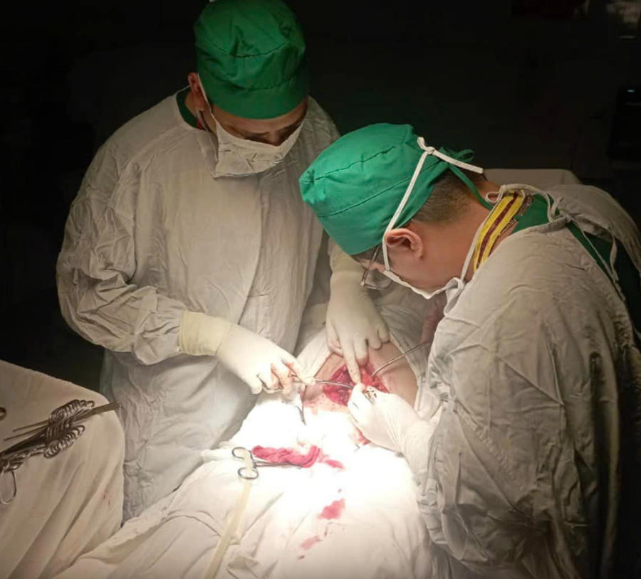 Bác sĩ TTYT huyện phẫu thuật cứu thai nhi giữa tâm bão mất điện
