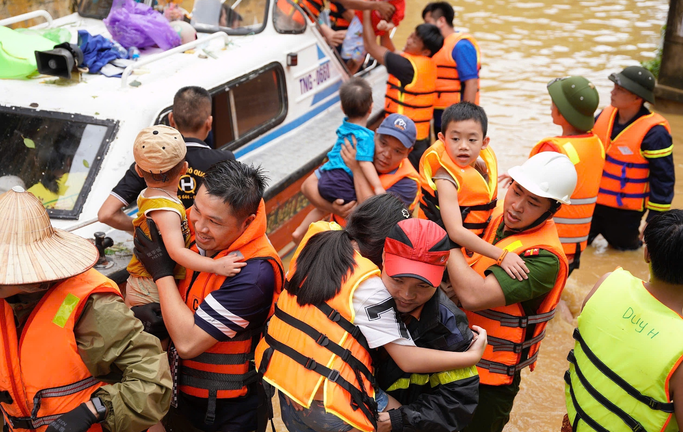 Trẻ em dễ chấn thương tâm lý sau thiên tai, bão lũ