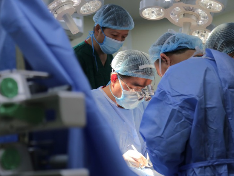 Đọc báo giùm bạn 28/9/2024: BVĐK Đức Giang ghép thận cho 3 người. Suýt chết khi uống nước chữa bệnh của thầy lang. Đối tượng cần tầm soát đái tháo đường.