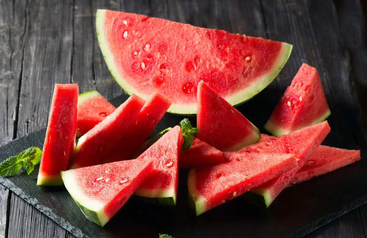 Ăn hạt dưa hấu mọc cây trong bụng, có thật hay là dọa?