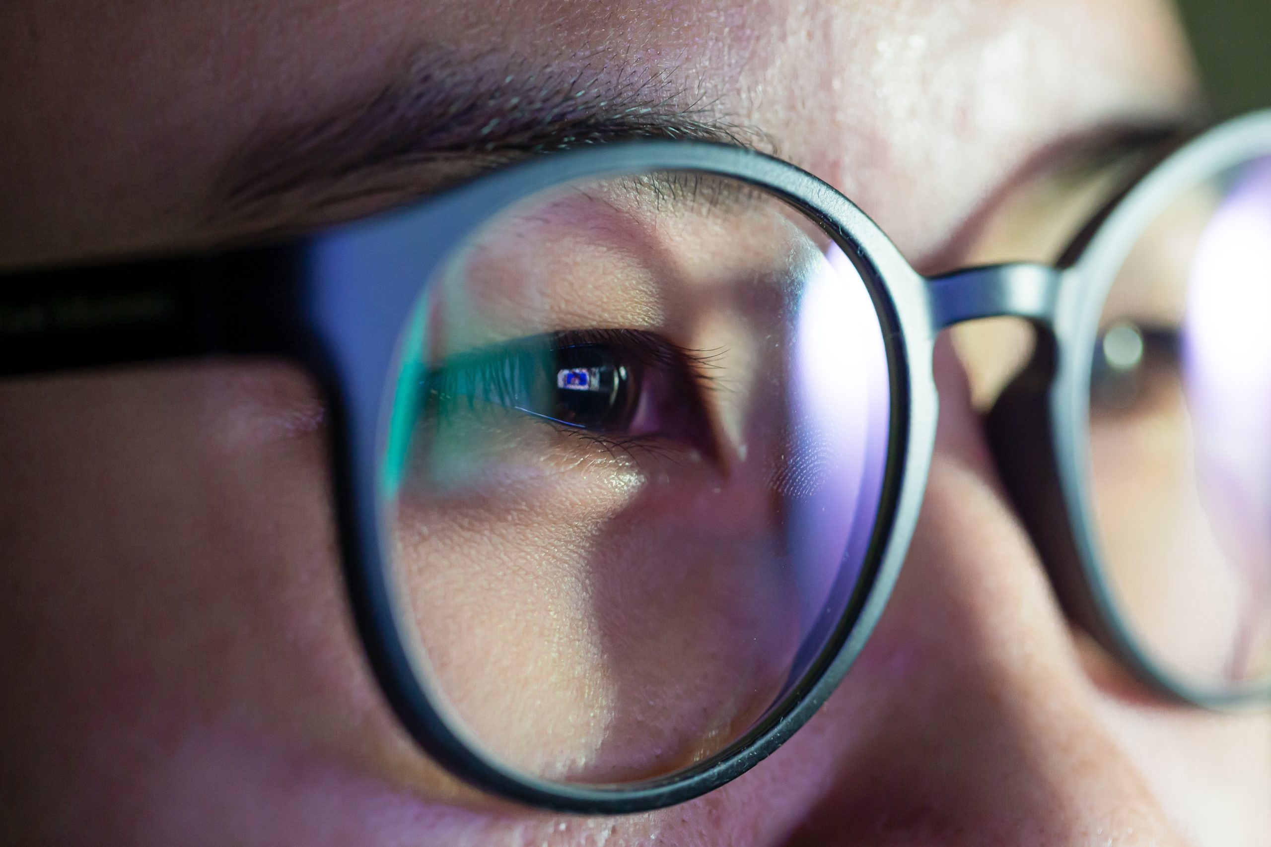 Nhìn màn hình tại văn phòng đến “xanh… mắt”!