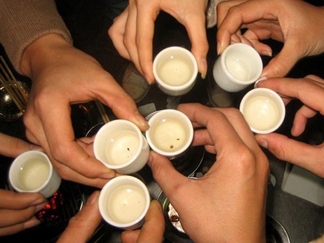 Rượu và tác hại của rượu: Văn hóa uống rượu tại Việt Nam