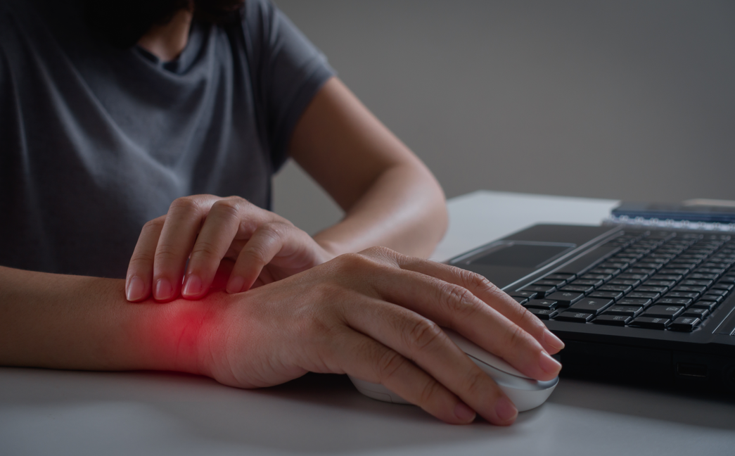 Hội chứng “ống cổ tay” khi cầm chuột quá lâu