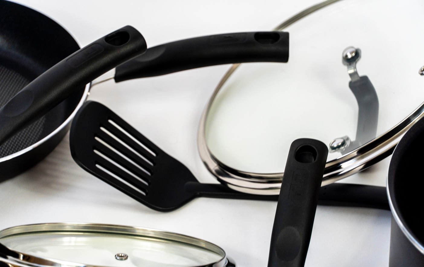 Nhựa đen trong đồ dùng chứa chất chống cháy độc hại