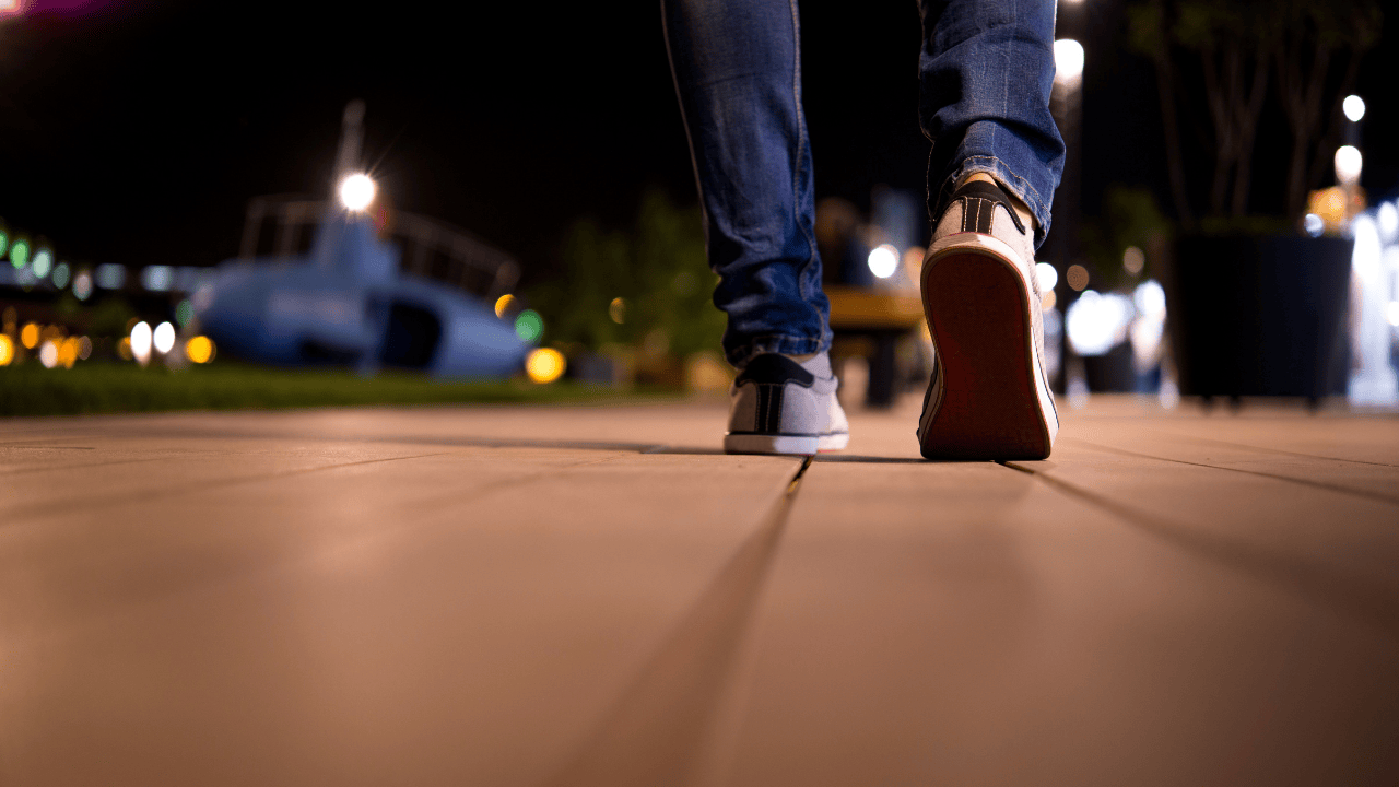 Hãy đi bộ sau bữa ăn tối để nâng cao sức khỏe