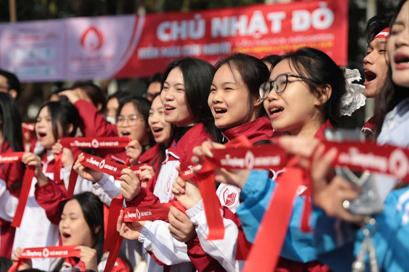 Hàng ngàn bạn trẻ Hà Nội tham gia hiến máu tại chương trình Chủ Nhật Đỏ 2025