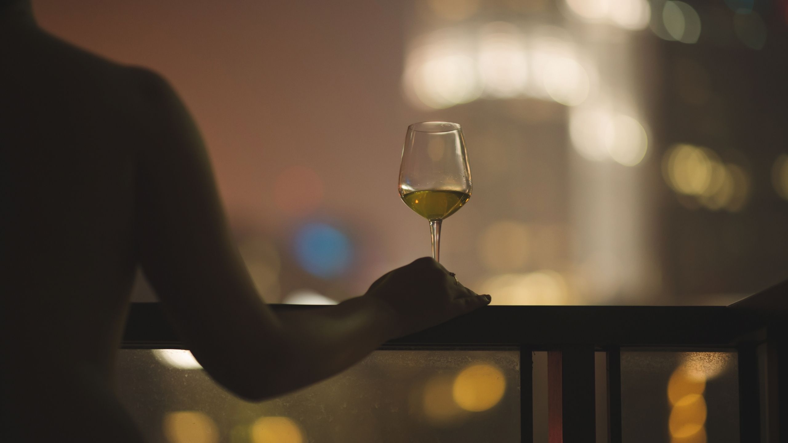 Rượu – Từ “trợ thủ” hóa “thủ phạm” gây rối loạn giấc ngủ