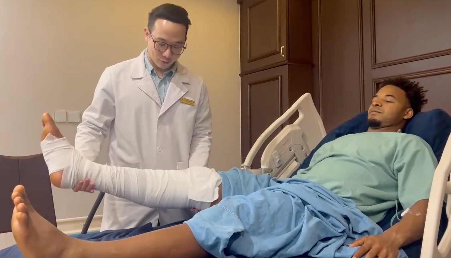 Tạm ‘giã từ’ bánh chuối chiên, Xuân Son bước vào giai đoạn phục hồi chấn thương