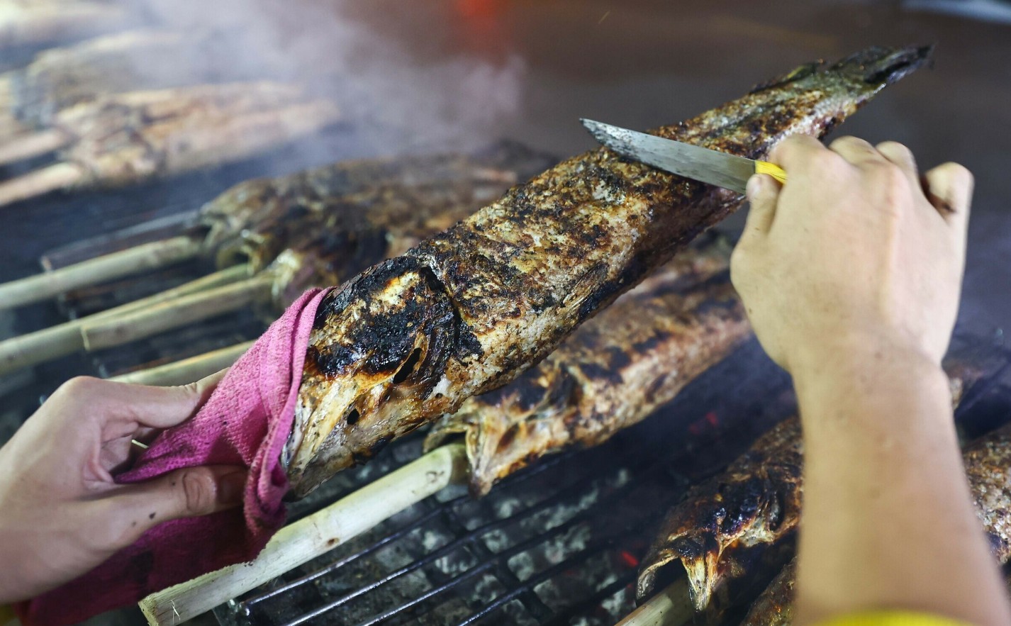 Vì sao cúng vía Thần Tài luôn có cá lóc nướng?