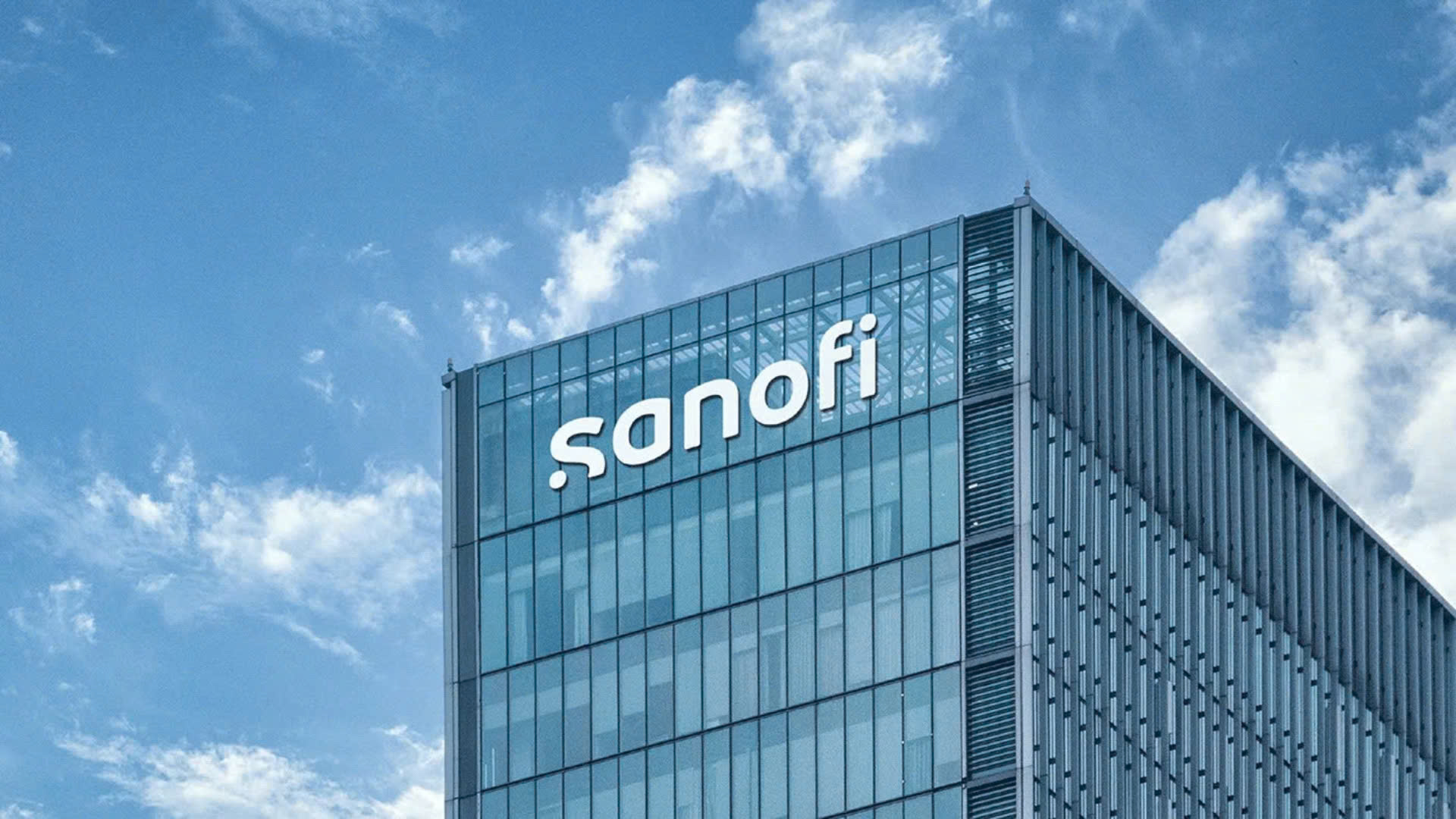 Chuyển động doanh nghiệp 13/02/2025: Sanofi trở thành công ty dược đầu tiên tại Việt Nam đạt chứng nhận WELL Gold