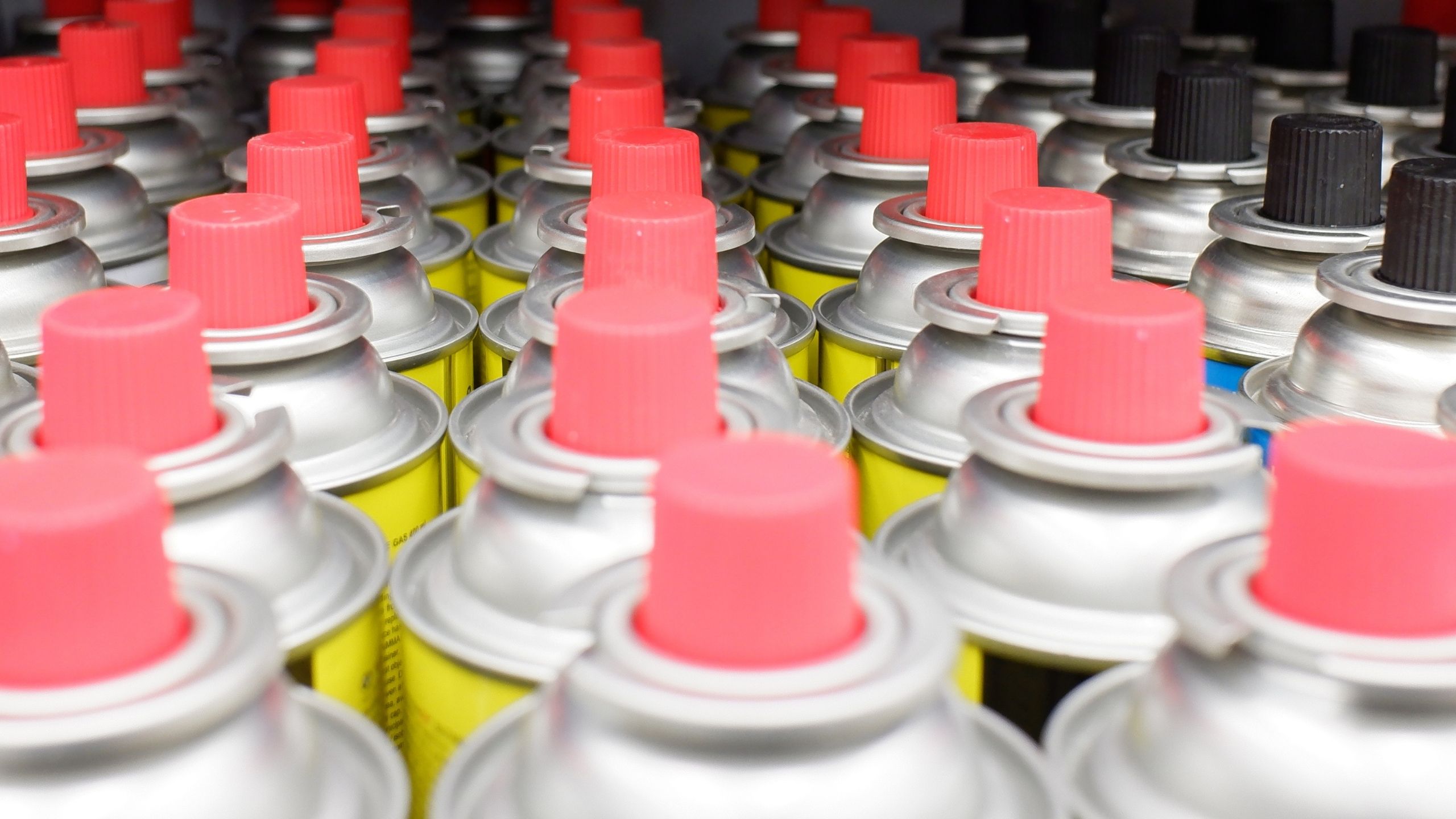 Ngọn lửa phựt lên trong tích tắc từ những vụ nổ bình gas mini có nguy hiểm không?