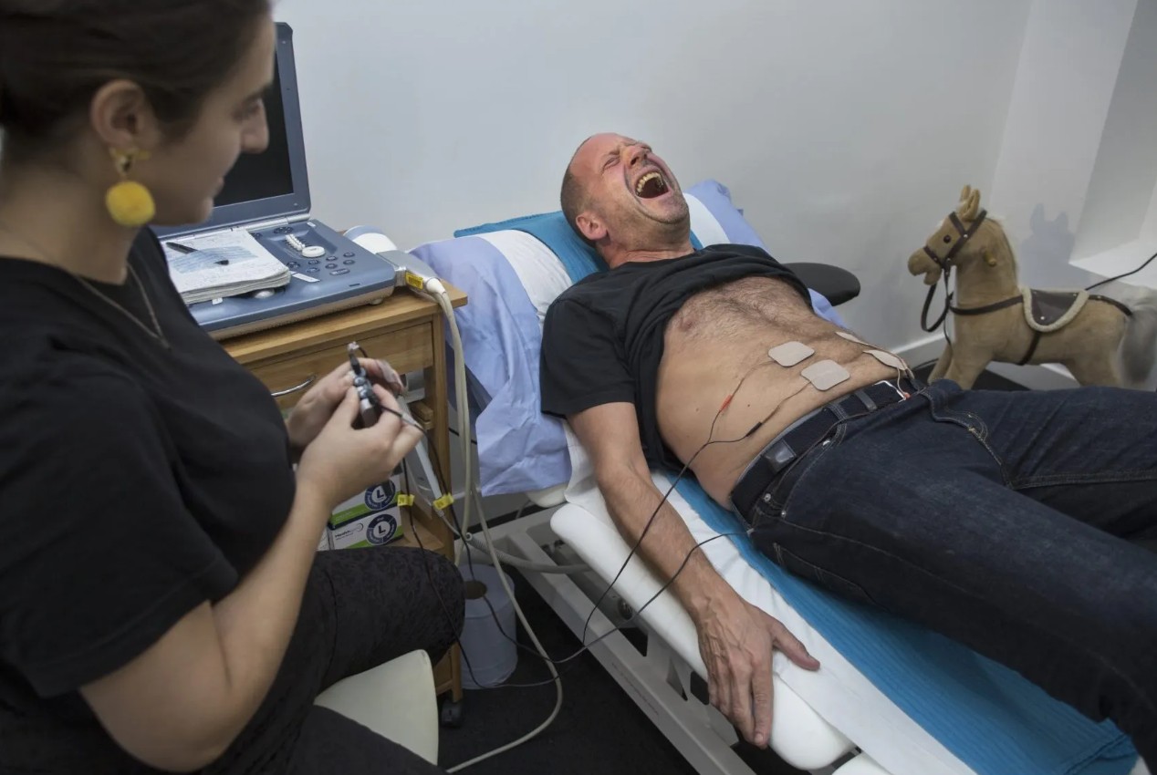 Máy trải nghiệm đau đẻ có cơ chế như thế nào?