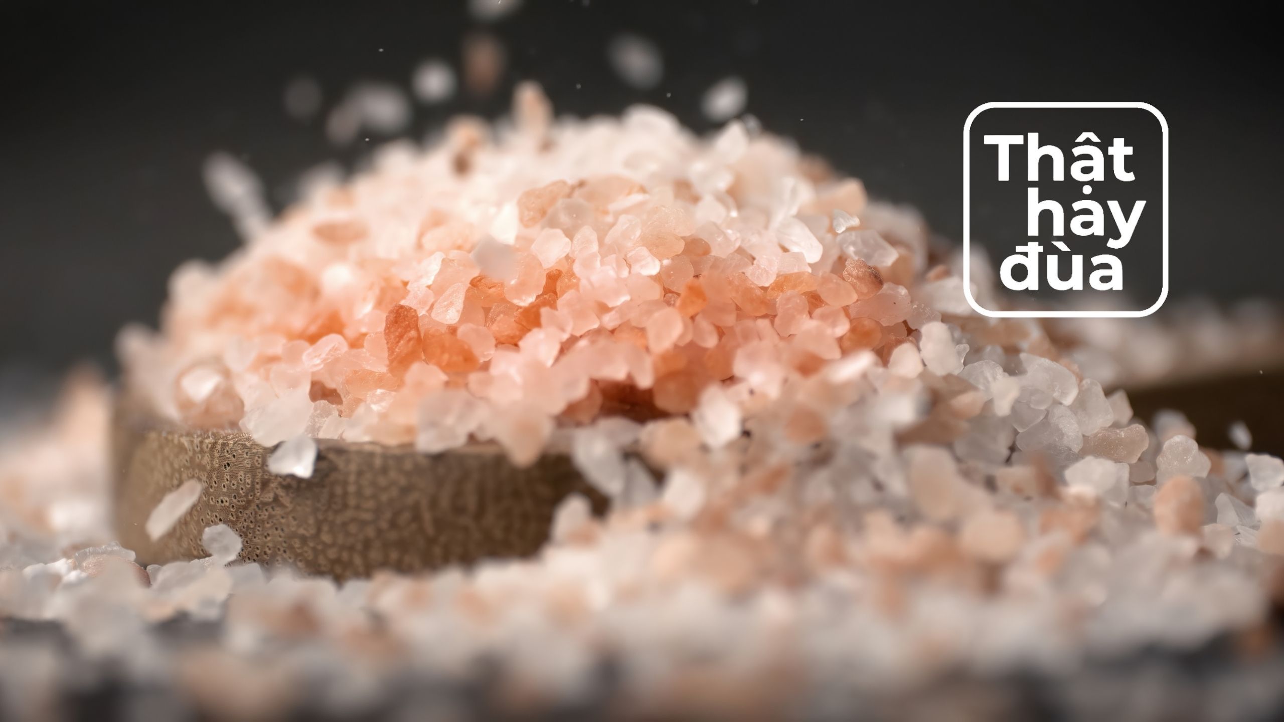 Loại muối đắt tiền được đồn tốt cho sức khỏe nhưng chứa đầy hạt vi nhựa