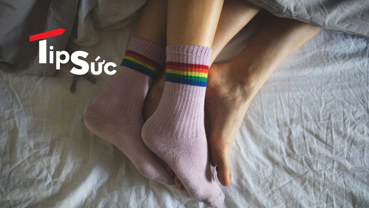 Mẹo đơn giản để ngủ nhanh và ngon hơn: Hãy mang tất khi đi ngủ