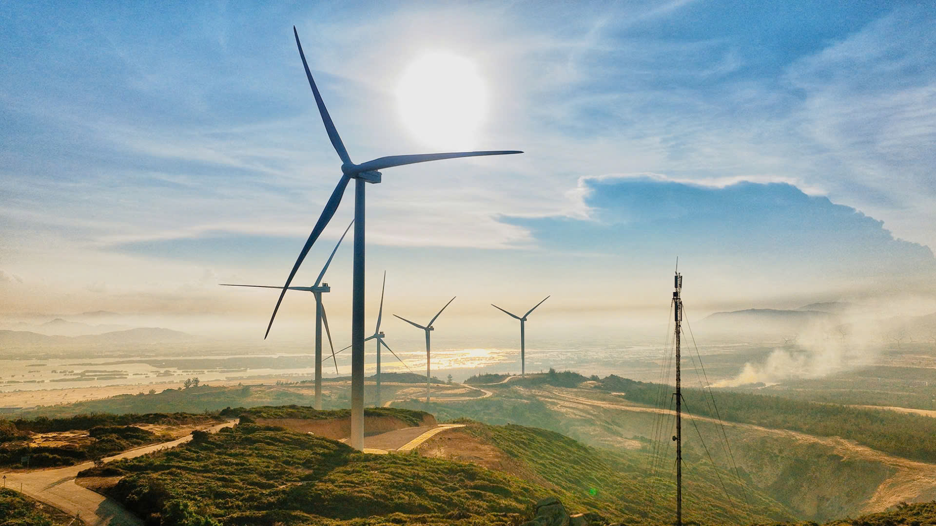 Chuyển động doanh nghiệp 26/03/2025: Vingroup đề xuất loạt dự án quy mô lớn tại Việt Nam