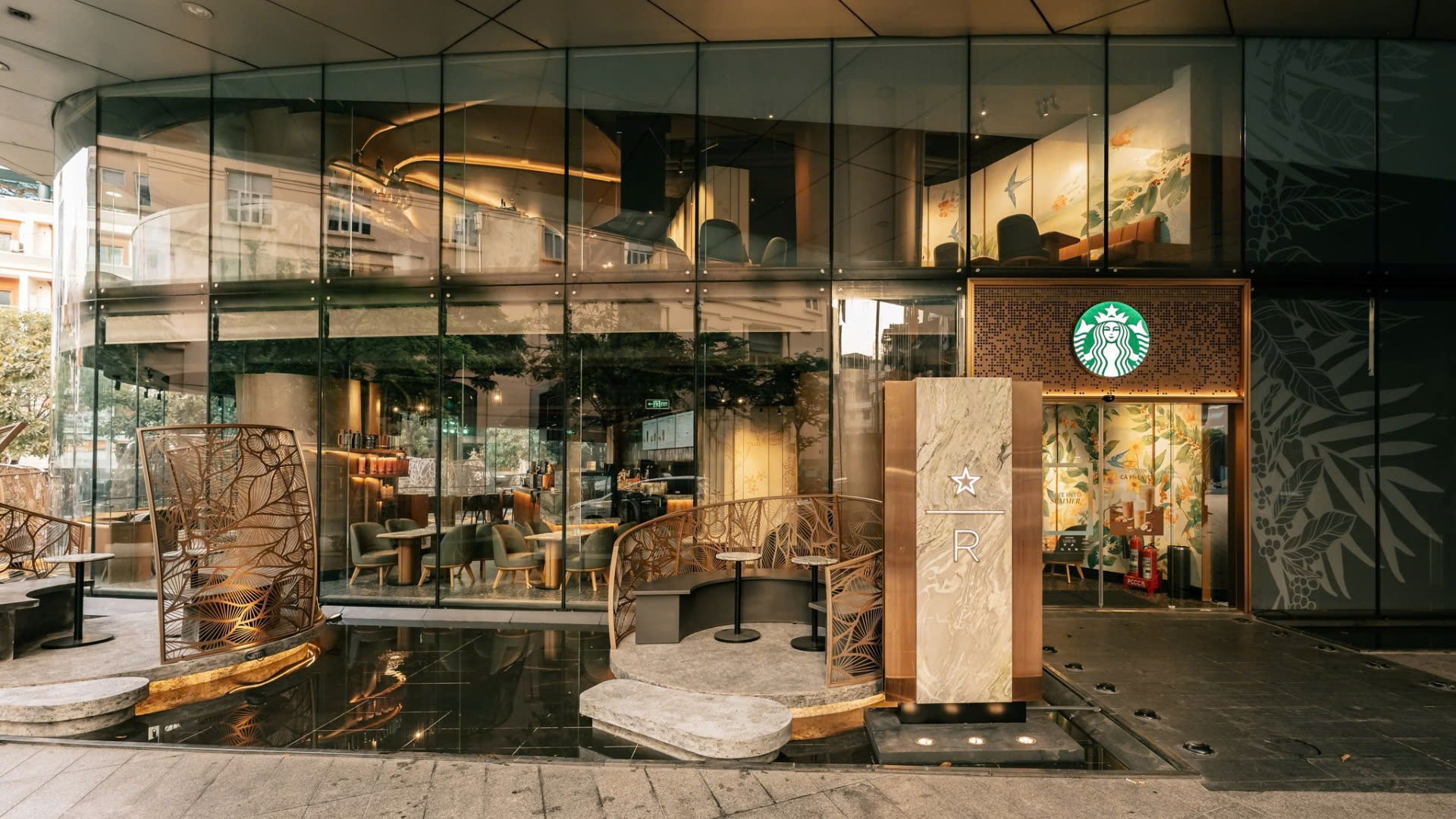 Chuyển động doanh nghiệp 21/04/2025: Starbucks, Trung Nguyên Legend khai trương các cửa hàng mới